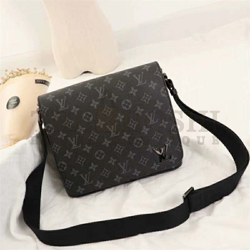 L0vis Vvtt0n LV Men District PM Bag in Monogramme Eclipse Canvas-Grey Master Quality