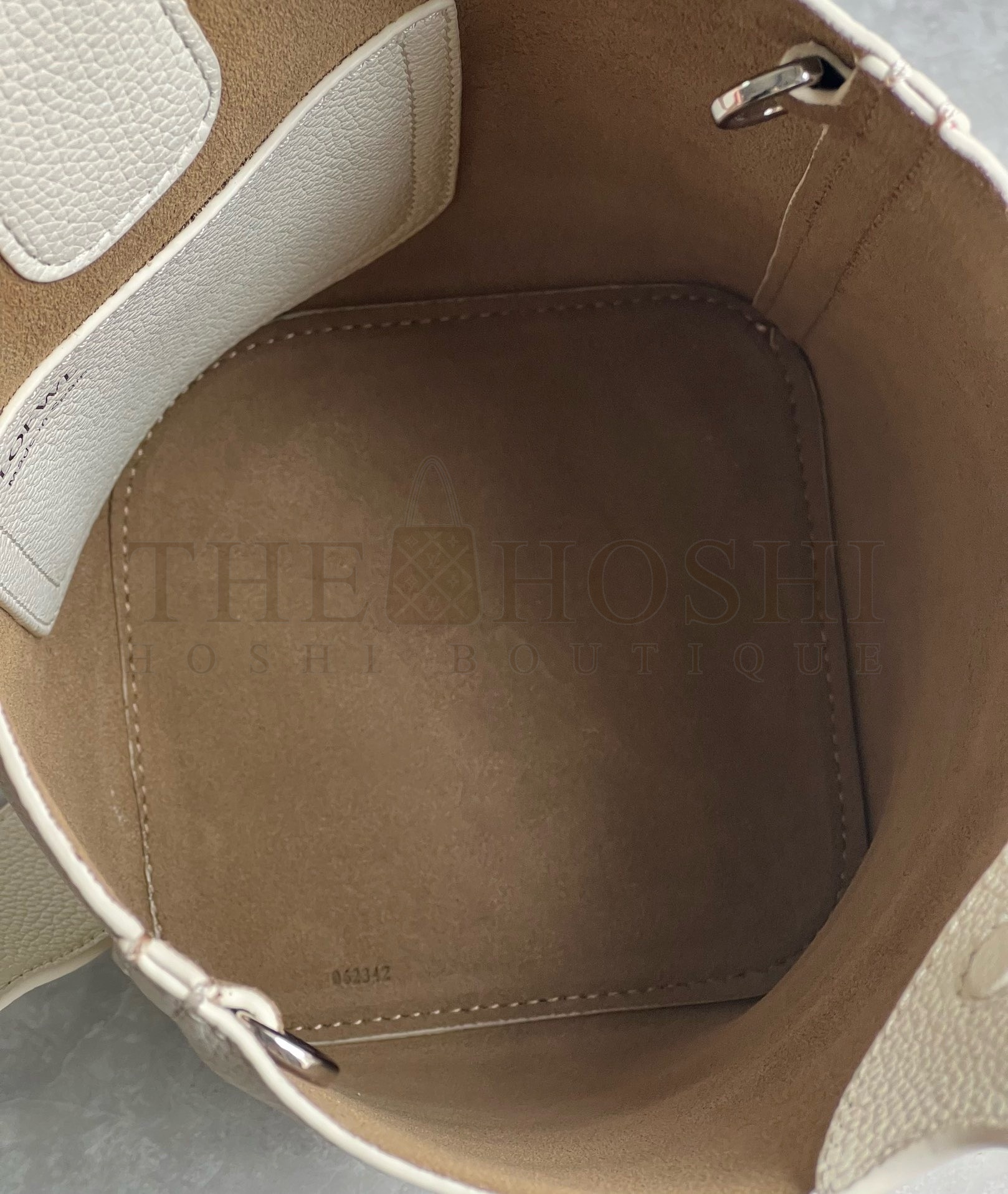 L0ew* Mini Pebble Bucket Bag in White Grained Leather Master Quality