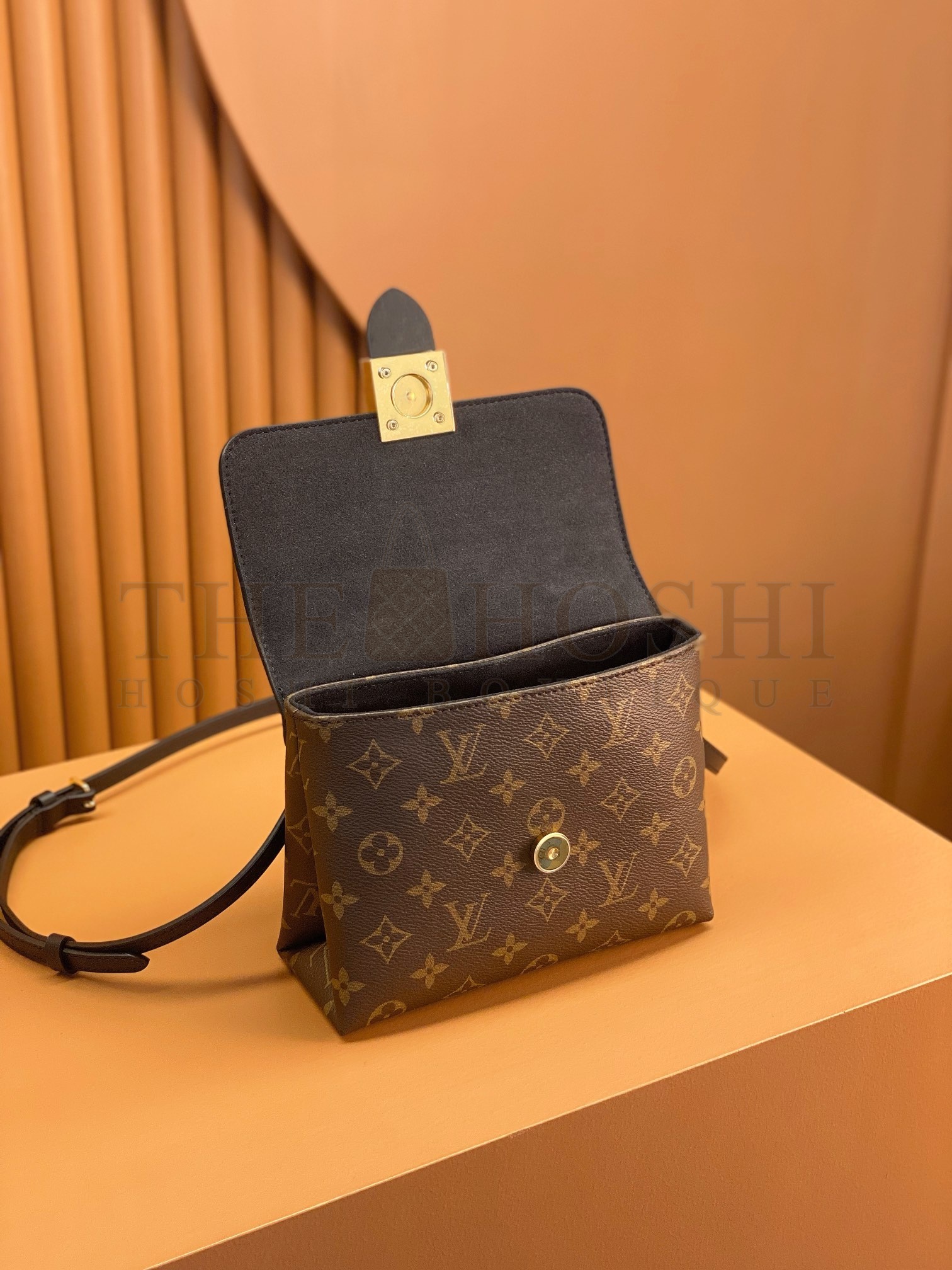 L0vis Vvtt0n LV Women Locky BB Bag in Monogram Coated Canvas and Smooth Cowhide Leather Master Quality