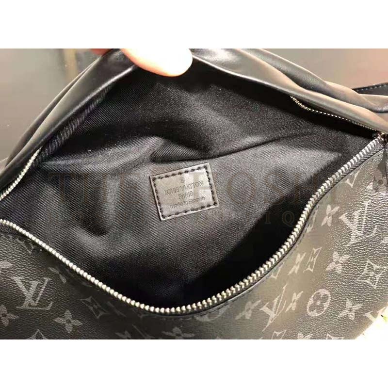L0vis Vvtt0n LV Men Discovery Bumbag in Monogram Eclipse Canvas-Grey Master Quality