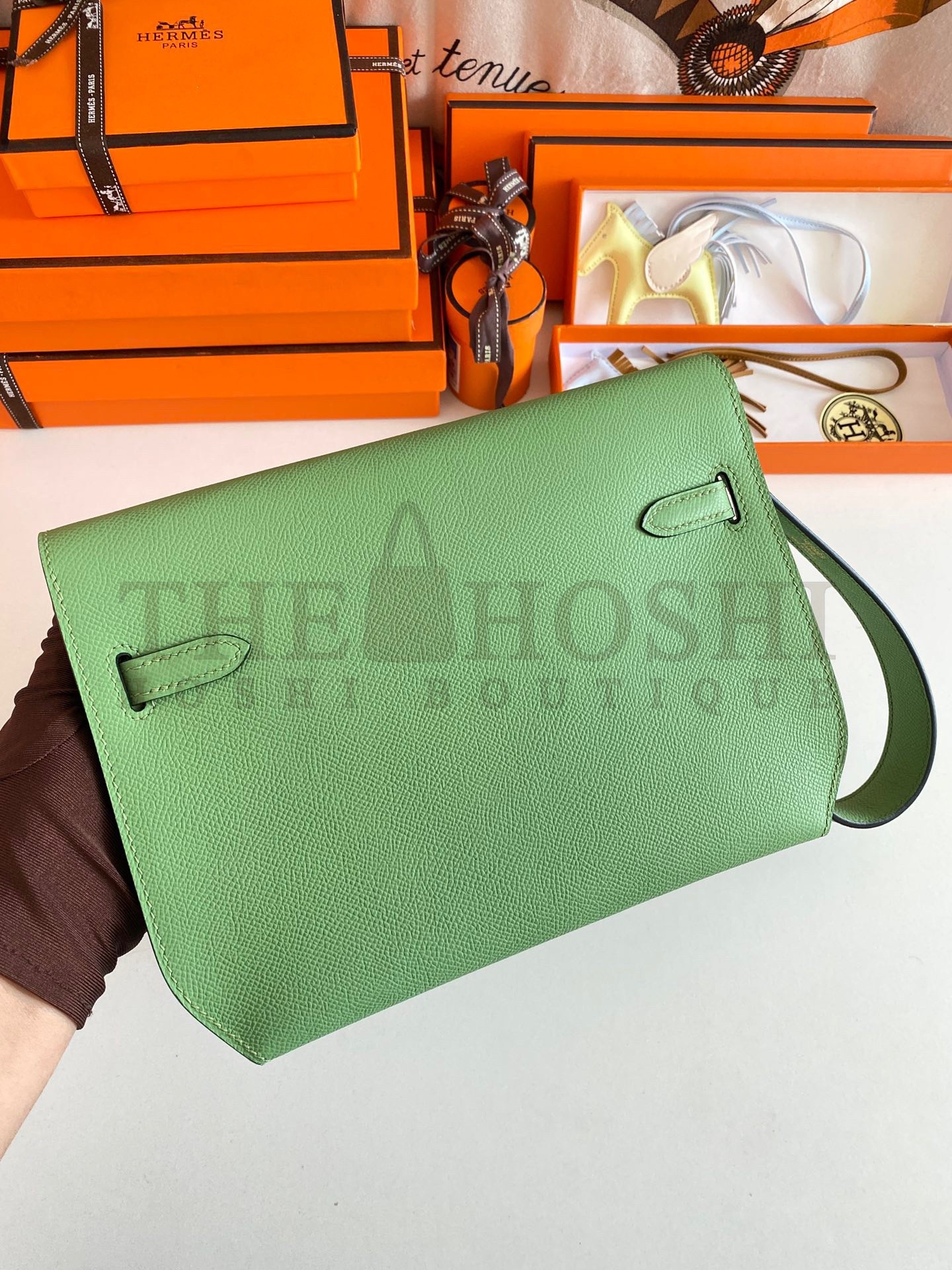 H**me5 Kelly Depeches 25 Pouch in Vert Criquet Epsom Calfskin Master Quality