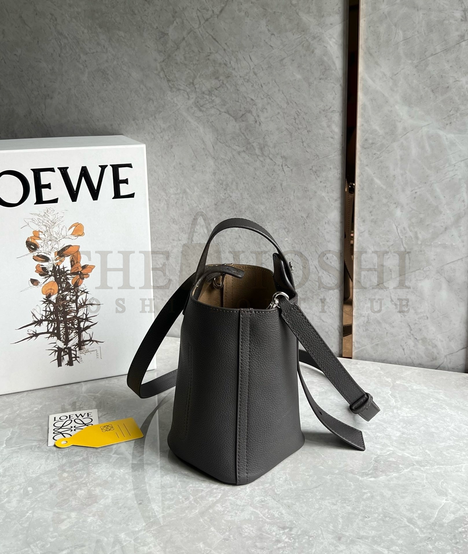 L0ew* Mini Pebble Bucket Bag in Black Grained Leather Master Quality
