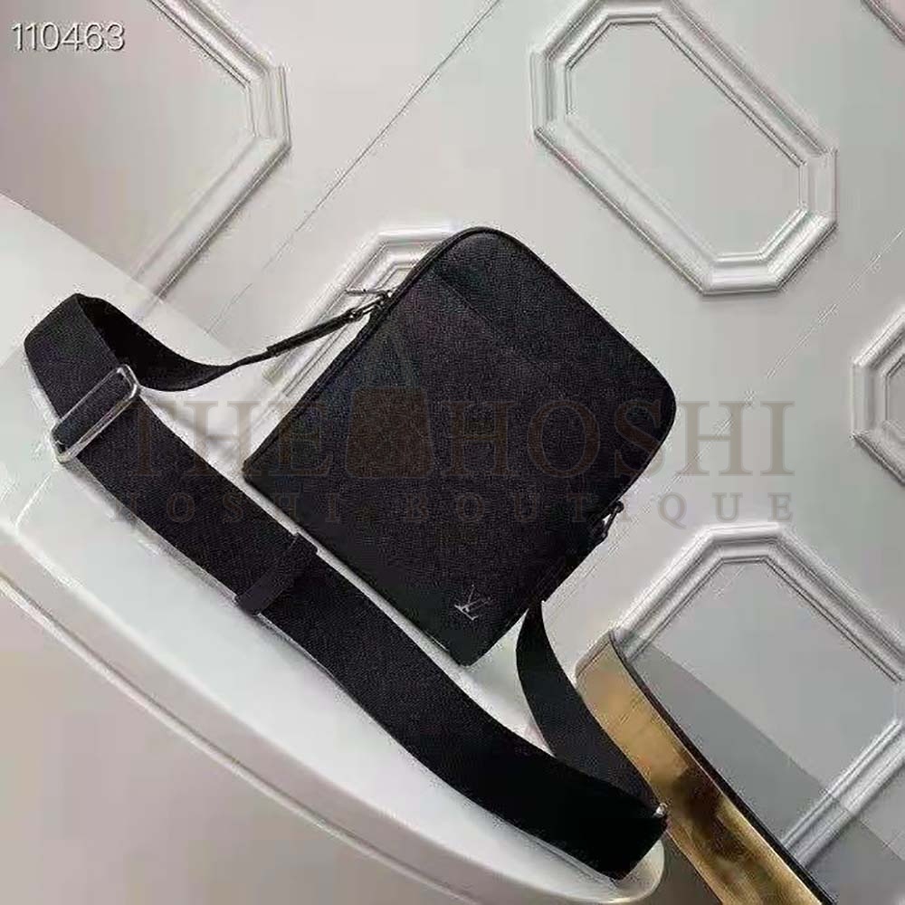 L0vis Vvtt0n LV Men Alex Messenger Bag in Taiga Cowhide Leather-Black Master Quality