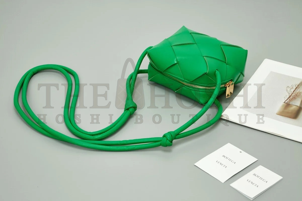 B0tt*ga Ven*ta Mini Cassette Camera Bag In Parakeet Lambskin Master Quality