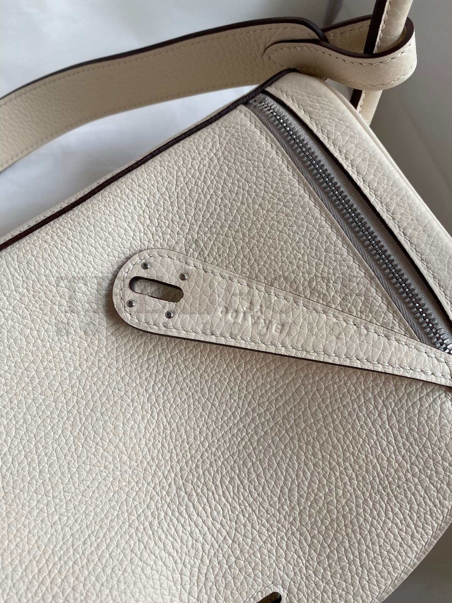 H**me5 Lindy 26 Handmade Bag In Nata Clemence Leather Master Quality