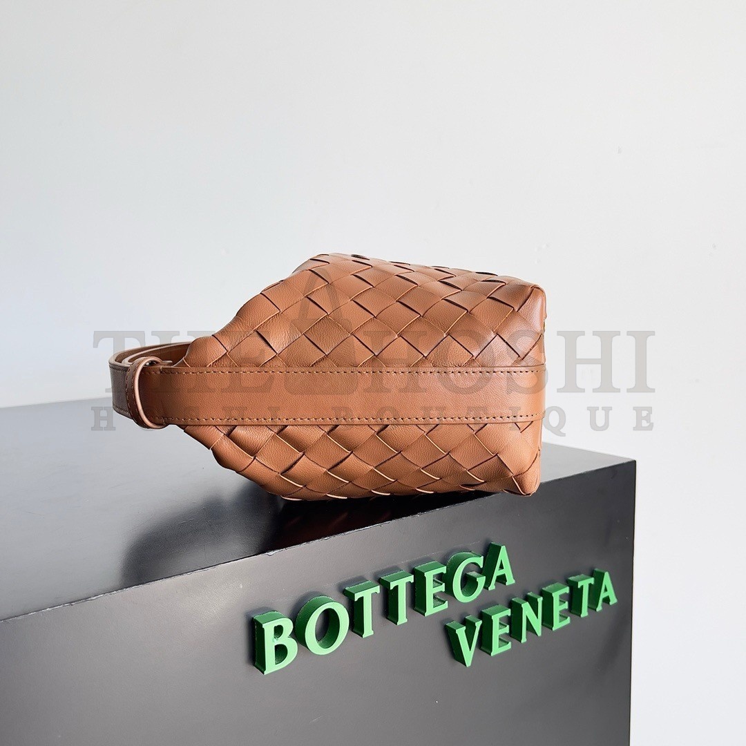 B0tt*ga Ven*ta Mini Wallace Bag in Brown Intrecciato Calfskin Master Quality