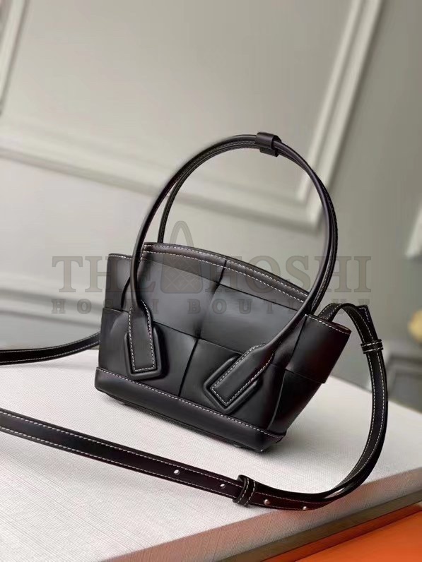 B0tt*ga Ven*ta Arco Mini Bag In Black Intrecciato Calfskin Master Quality