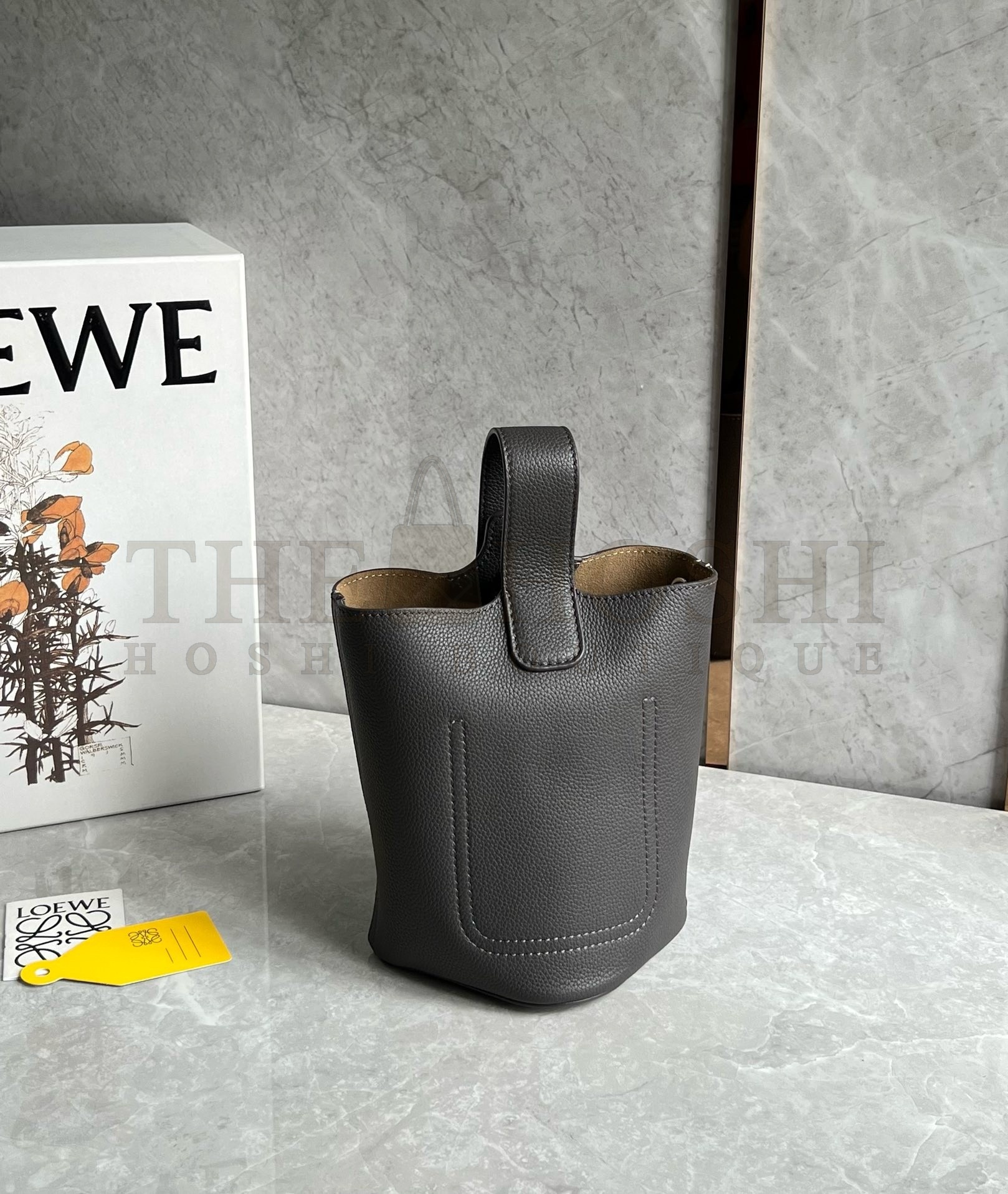 L0ew* Mini Pebble Bucket Bag in Black Grained Leather Master Quality