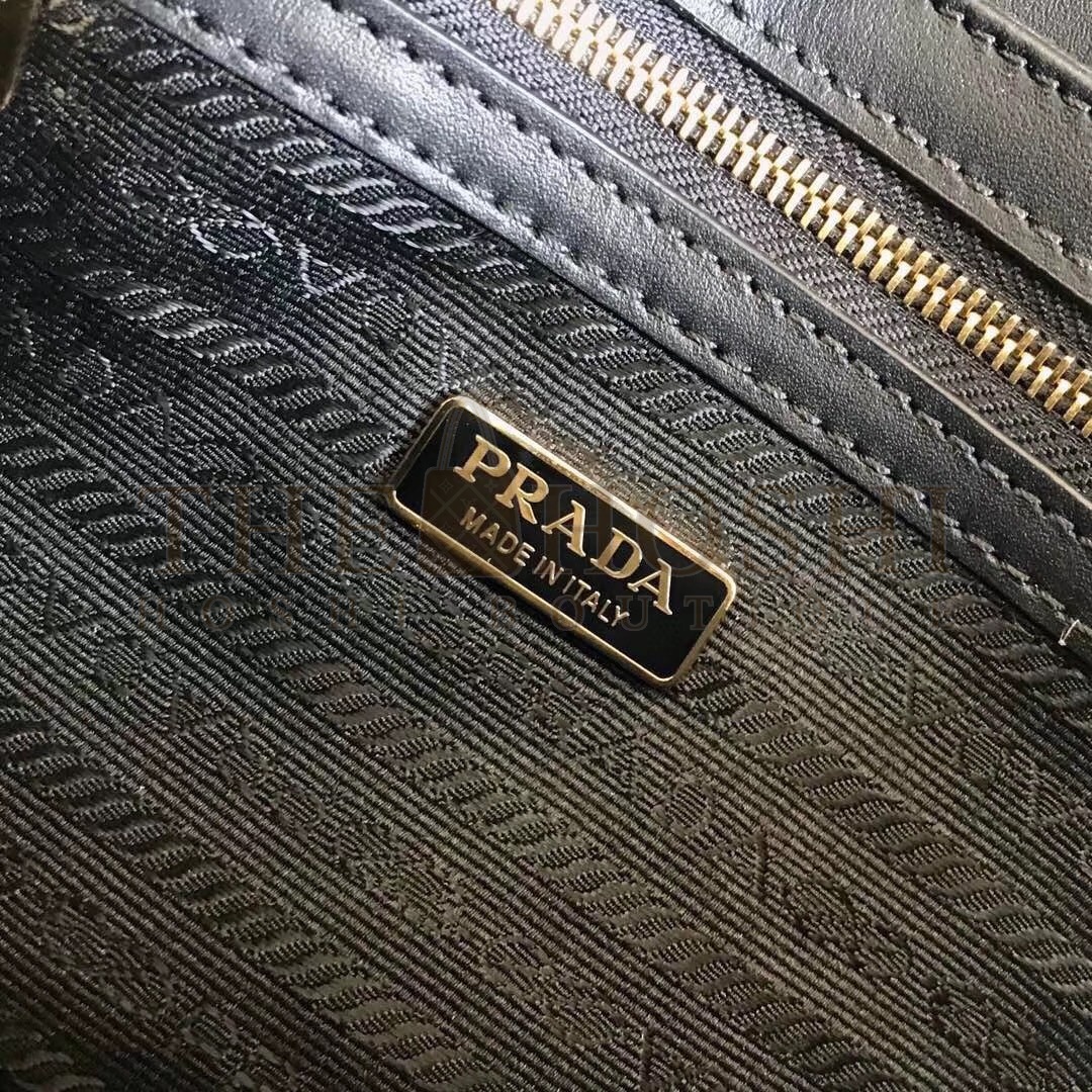 Pra*a Embleme Shoulder Bag In Black Saffiano Leather Master Quality