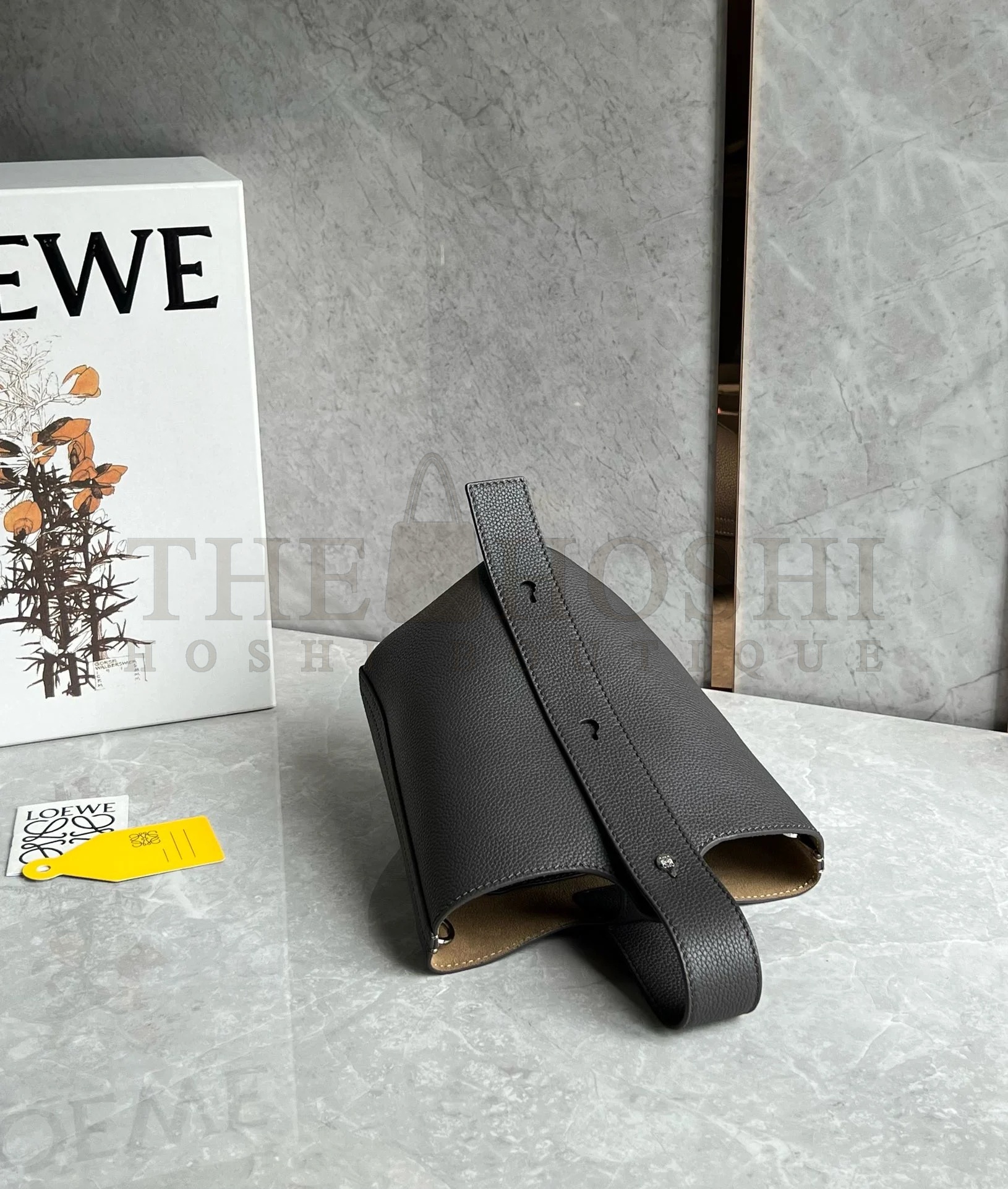 L0ew* Mini Pebble Bucket Bag in Black Grained Leather Master Quality