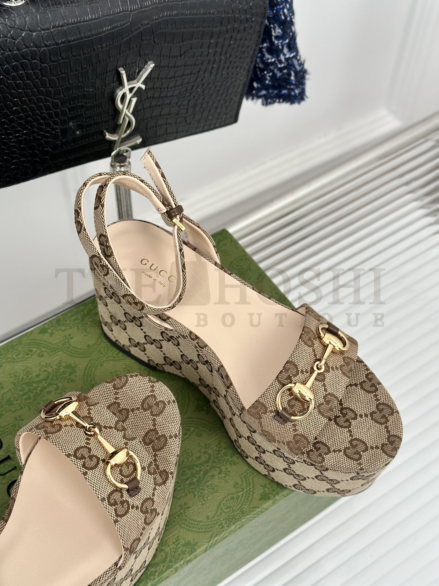 Gvc*1 24S spring/summer runway show Horsebit buckle old flower thick bottom sandals Heel height: 7.5cm Master Quality