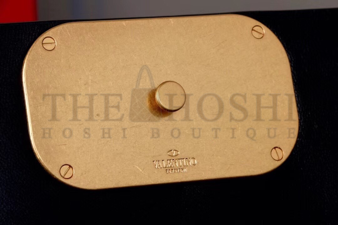 Va1e*ntin0 Garavani Black Medium VRing Shoulder Bag Master Quality