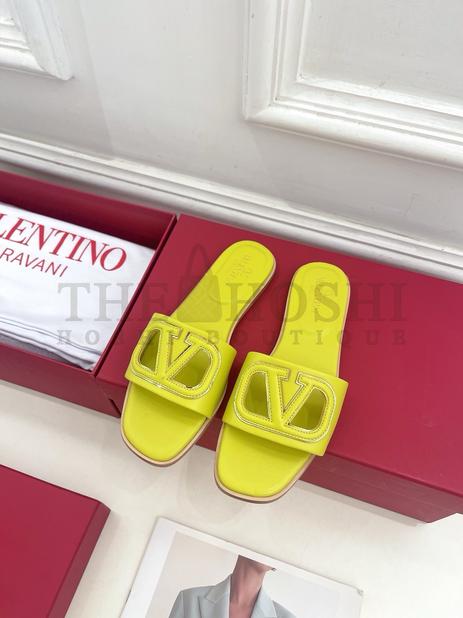 Va1e*ntin0 VLogo Cut-out Slide Sandals in Yellow Leather Master Quality