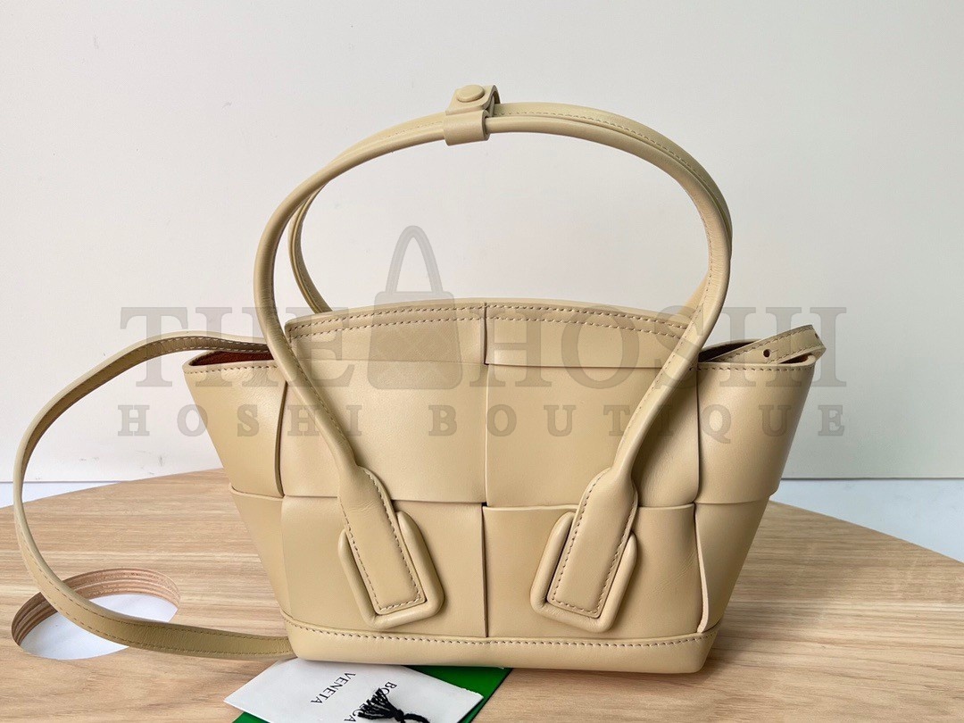 B0tt*ga Ven*ta Mini Arco Bag In Beige Intrecciato Calfskin Master Quality