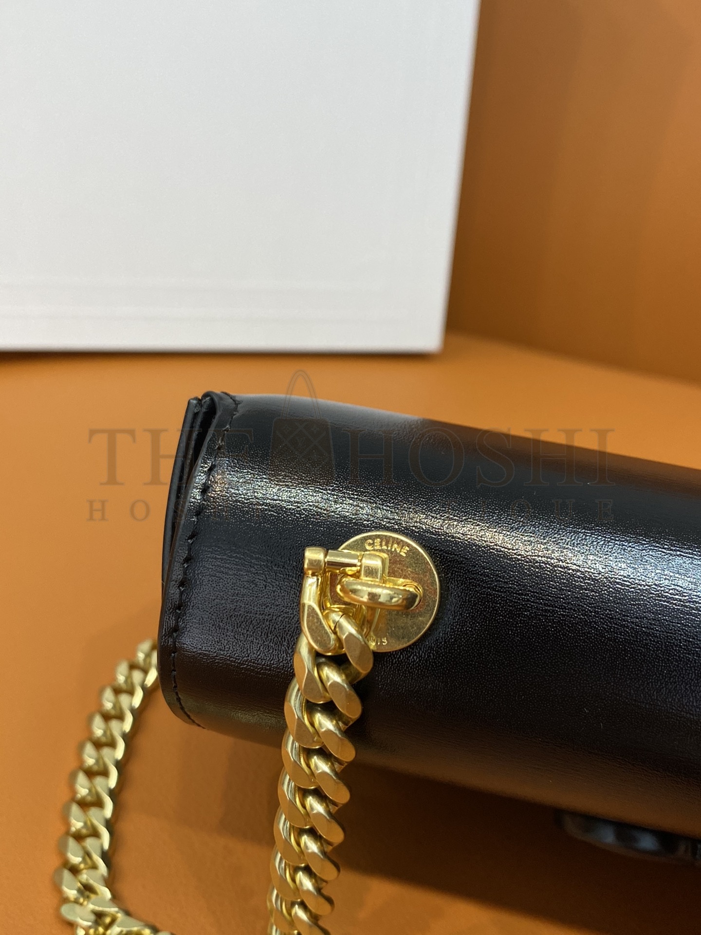 Ce1i*e CHAIN SHOULDER BAG CUIR TRIOMPHE IN SHINY CALFSKIN BLACK Master Quality