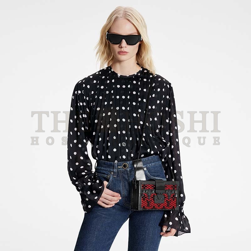 L0vis Vvtt0n LV Women Petite Malle Handbag Black Patent Calfskin Cowhide Leather Master Quality