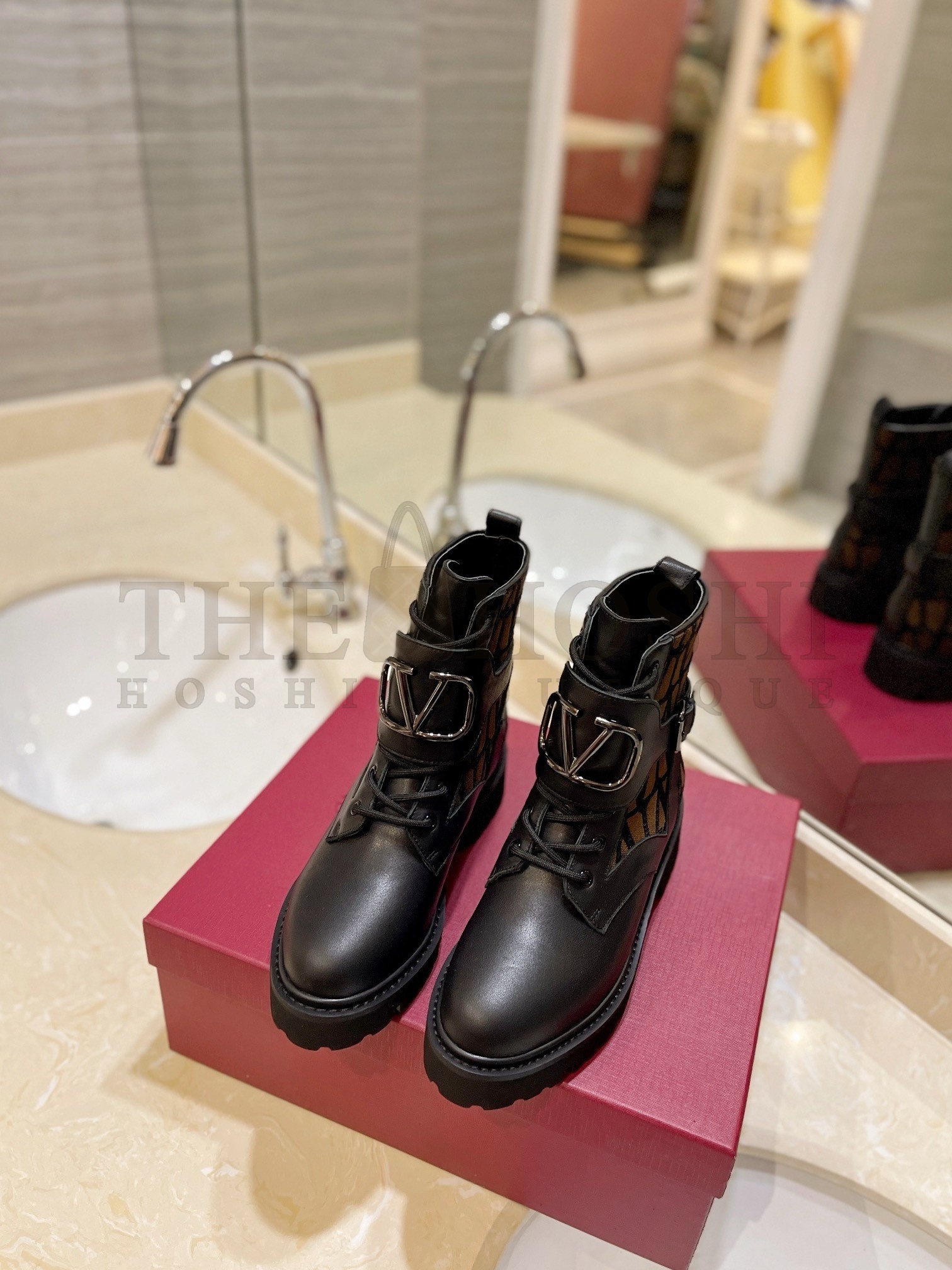 Va1e*ntin0 Vlogo Signature Combat Boots in Noir Toile Iconographe Master Quality