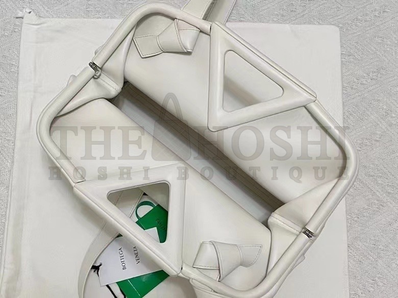 B0tt*ga Ven*ta Medium Point Top Handle Bag In White Leather Master Quality