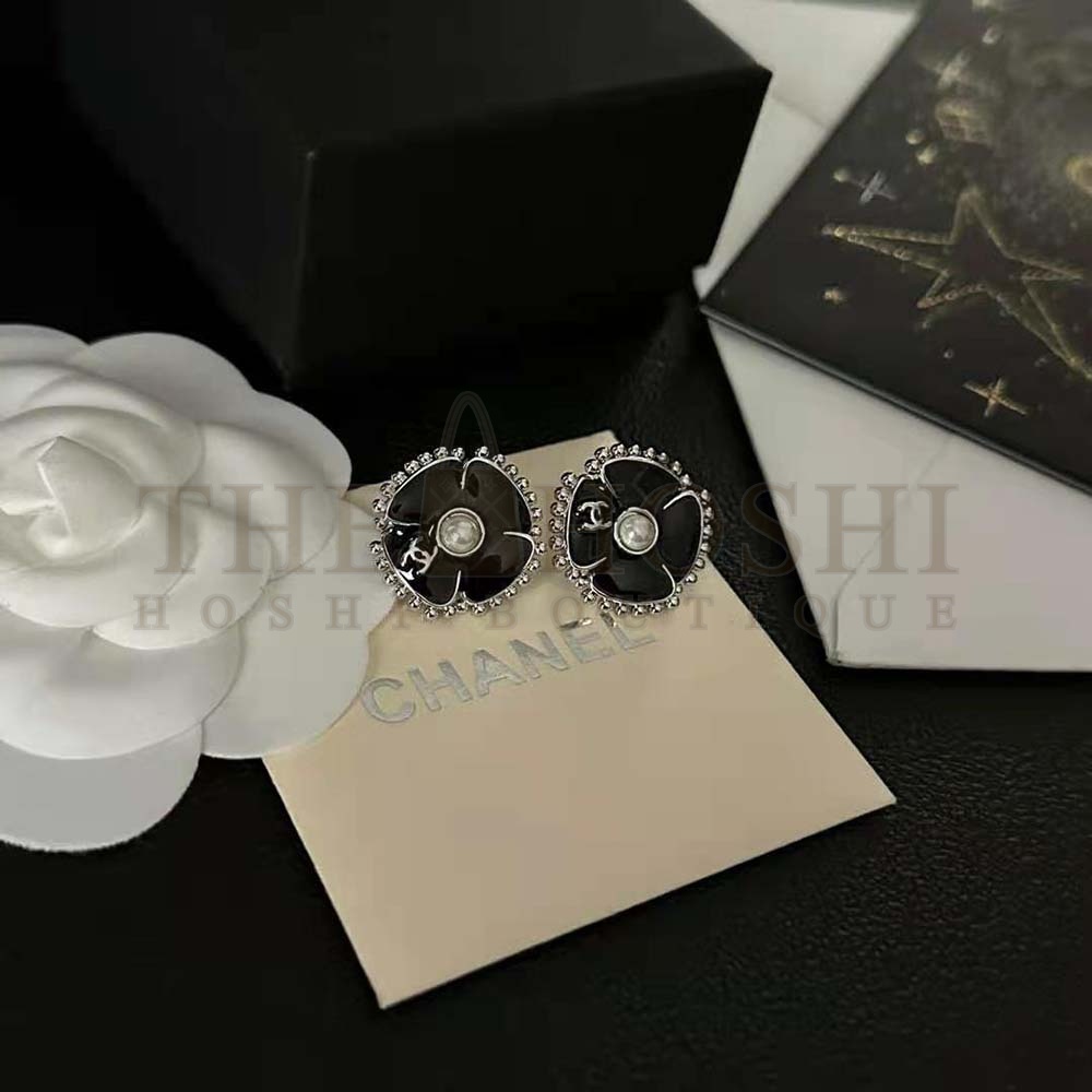 Ch**el Women Clip-on Stud Earrings in Metal and Glass Pearls Master Quality