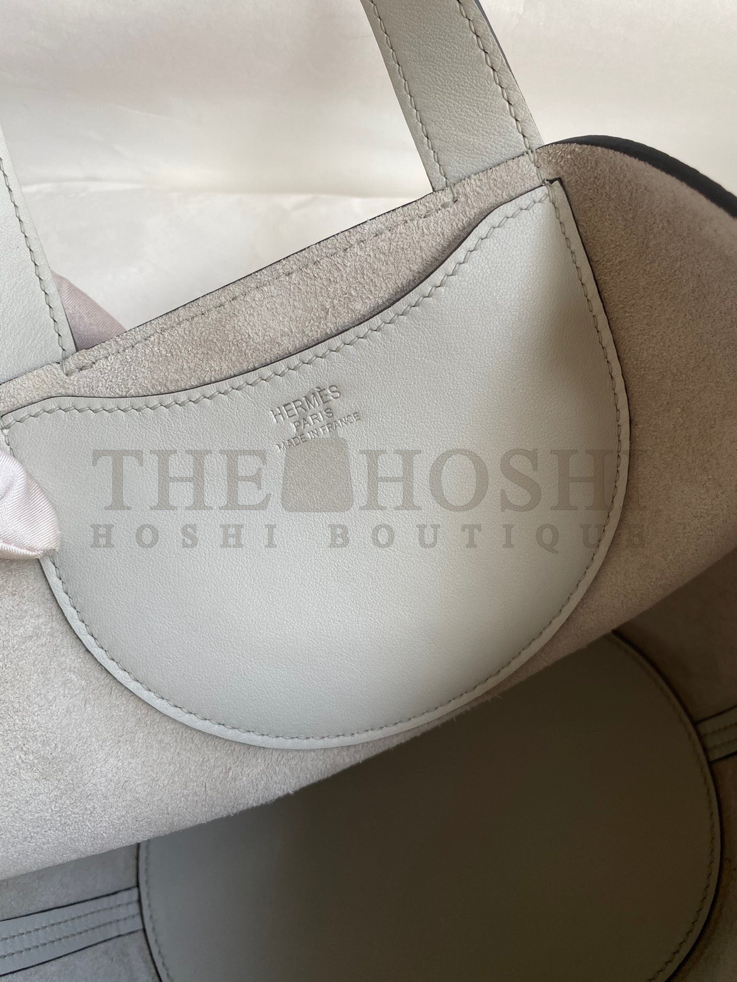 H**me5 In The Loop 18 Handmade Bag in Pearl Grey Clemence Leather Master Quality