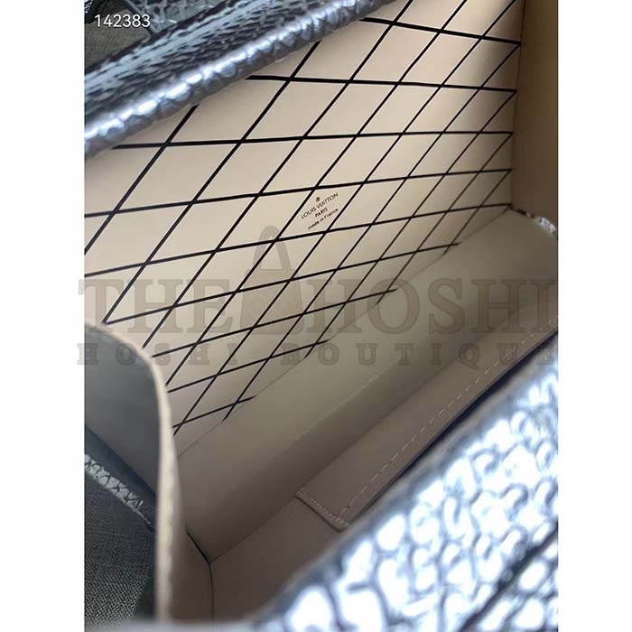 L0vis Vvtt0n LV Women Petite Malle Handbag Metallise Froisse Silver Brilliant Alligator Leather Master Quality