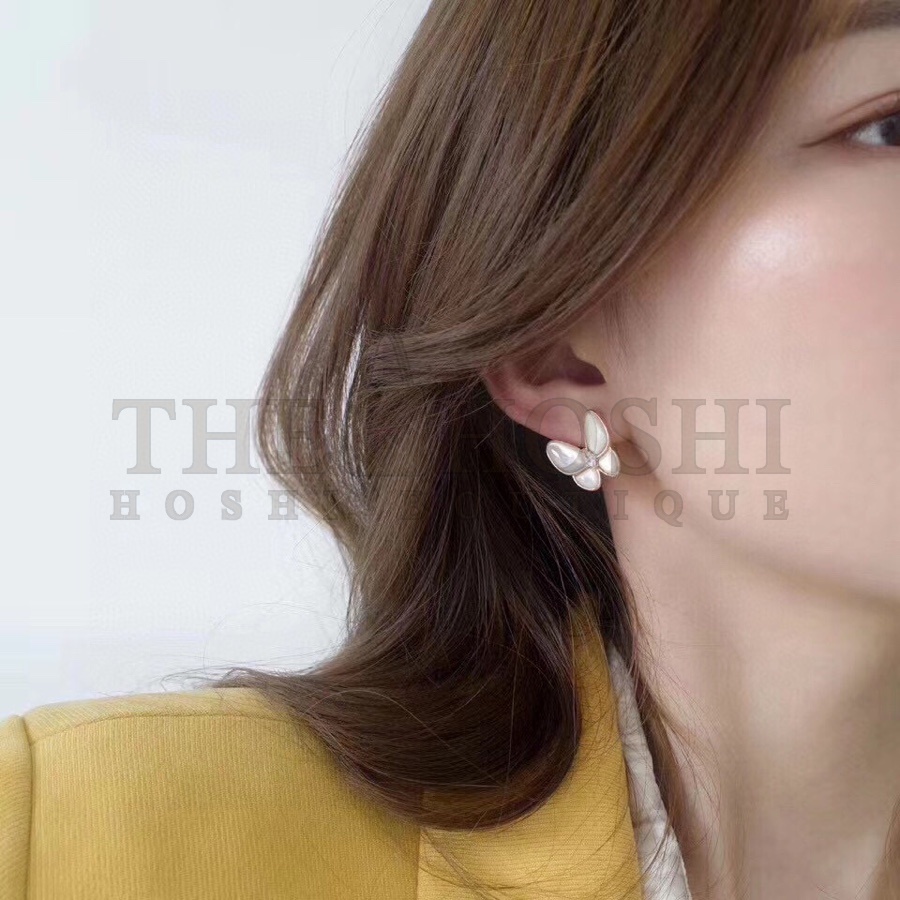 V*n Cl**f & Arpels Butterfly Earrings, Two Butterfly earrings Master Quality