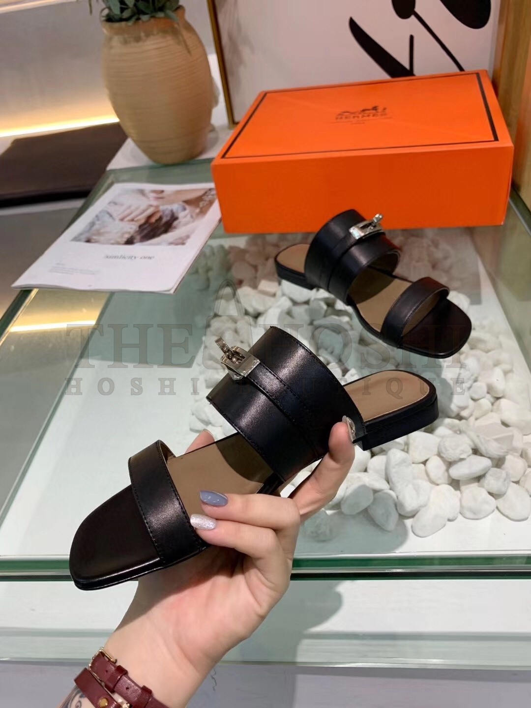 H**me5 Avenue Sandals In Black Calfskin Master Quality