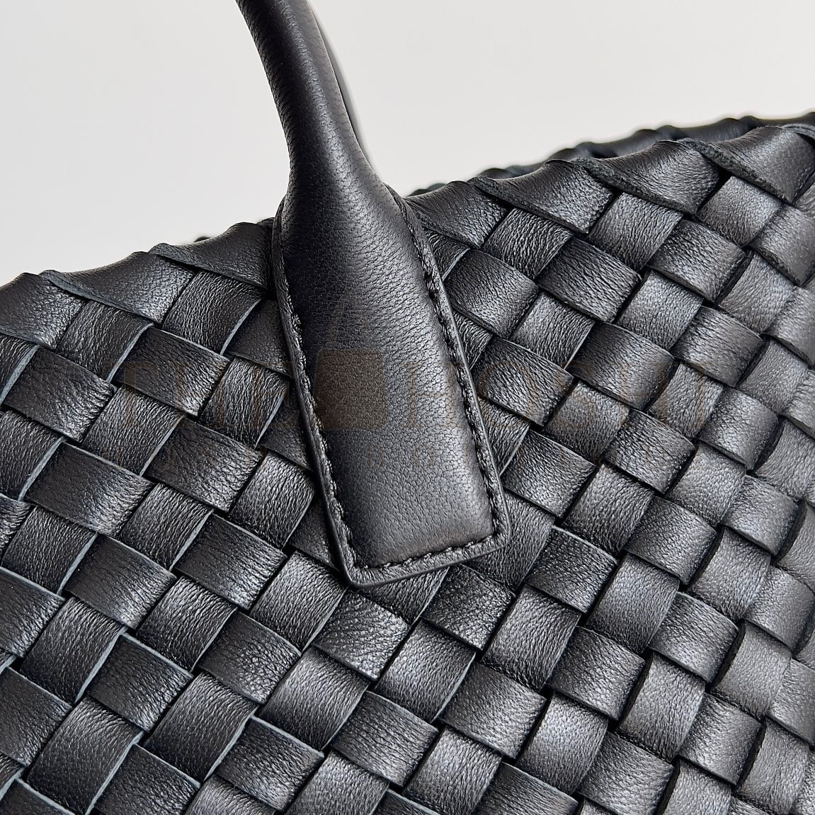 B0tt*ga Ven*ta Cabat Mini Bag In Black Intrecciato Lambskin Master Quality