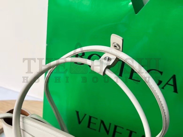 B0tt*ga Ven*ta Arco Mini Bag In White Intrecciato Calfskin Master Quality