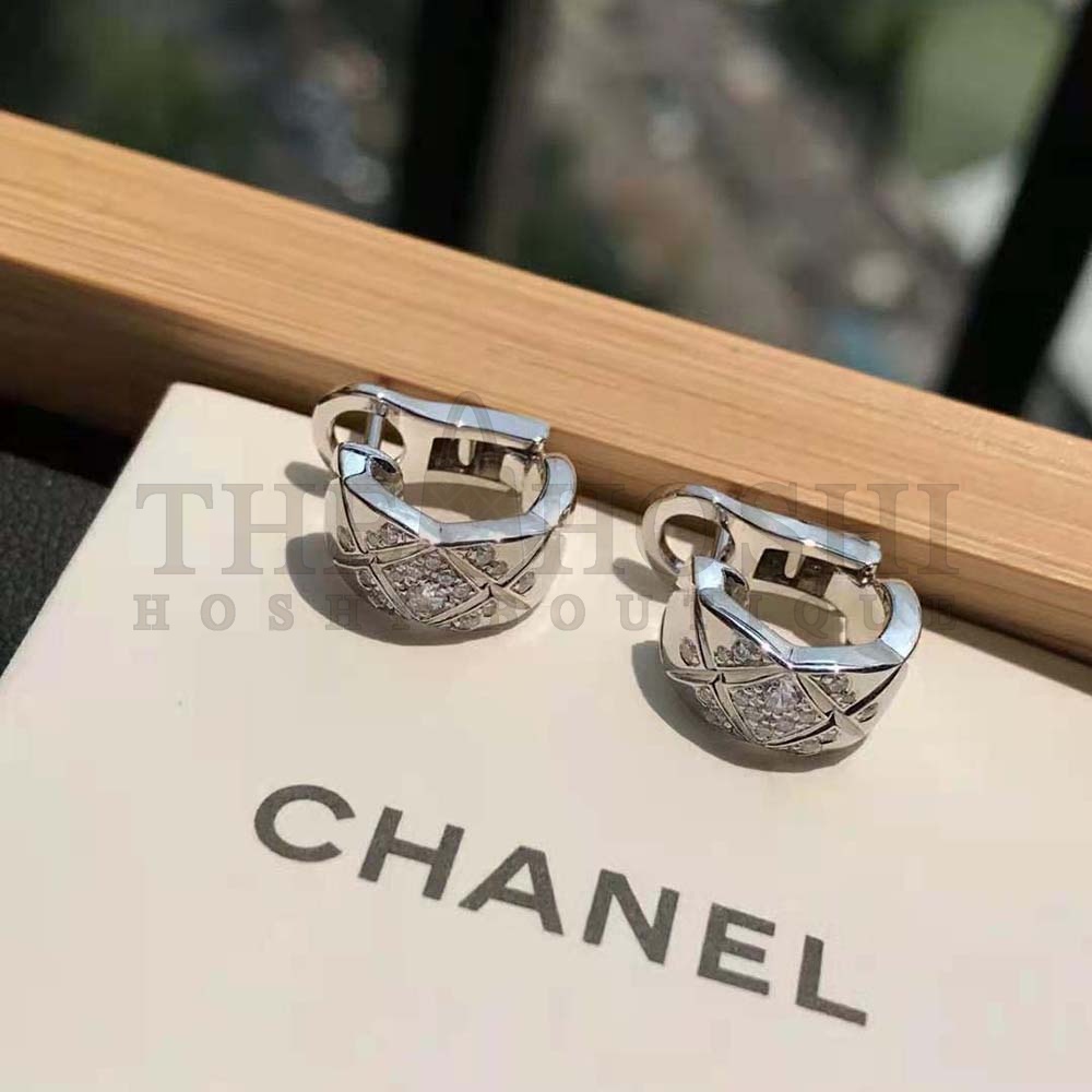 Ch**el Women Coco Crush Earrings in 18K White Gold Master Quality
