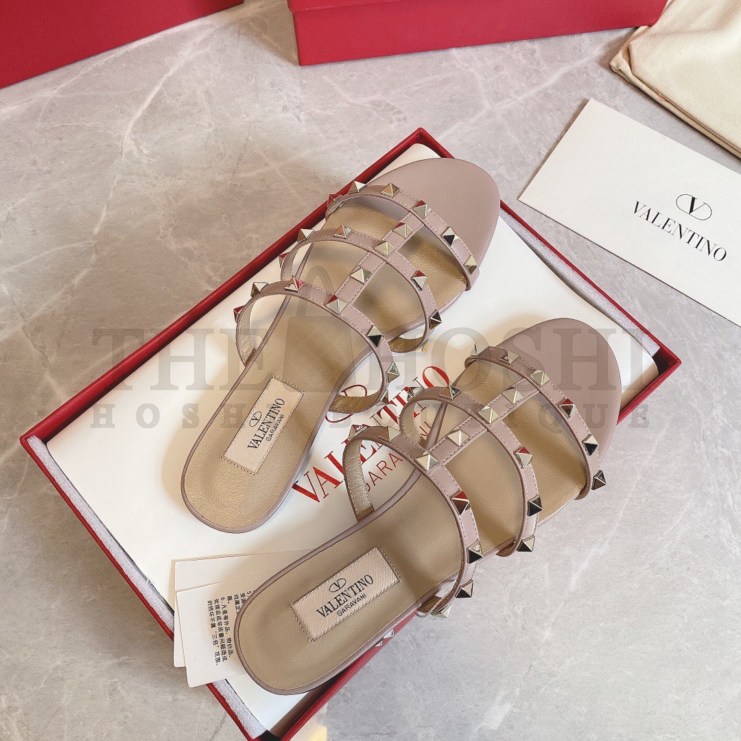 Va1e*ntin0 Garavani Rockstud Flat Sandals In Poudre Calfskin Master Quality