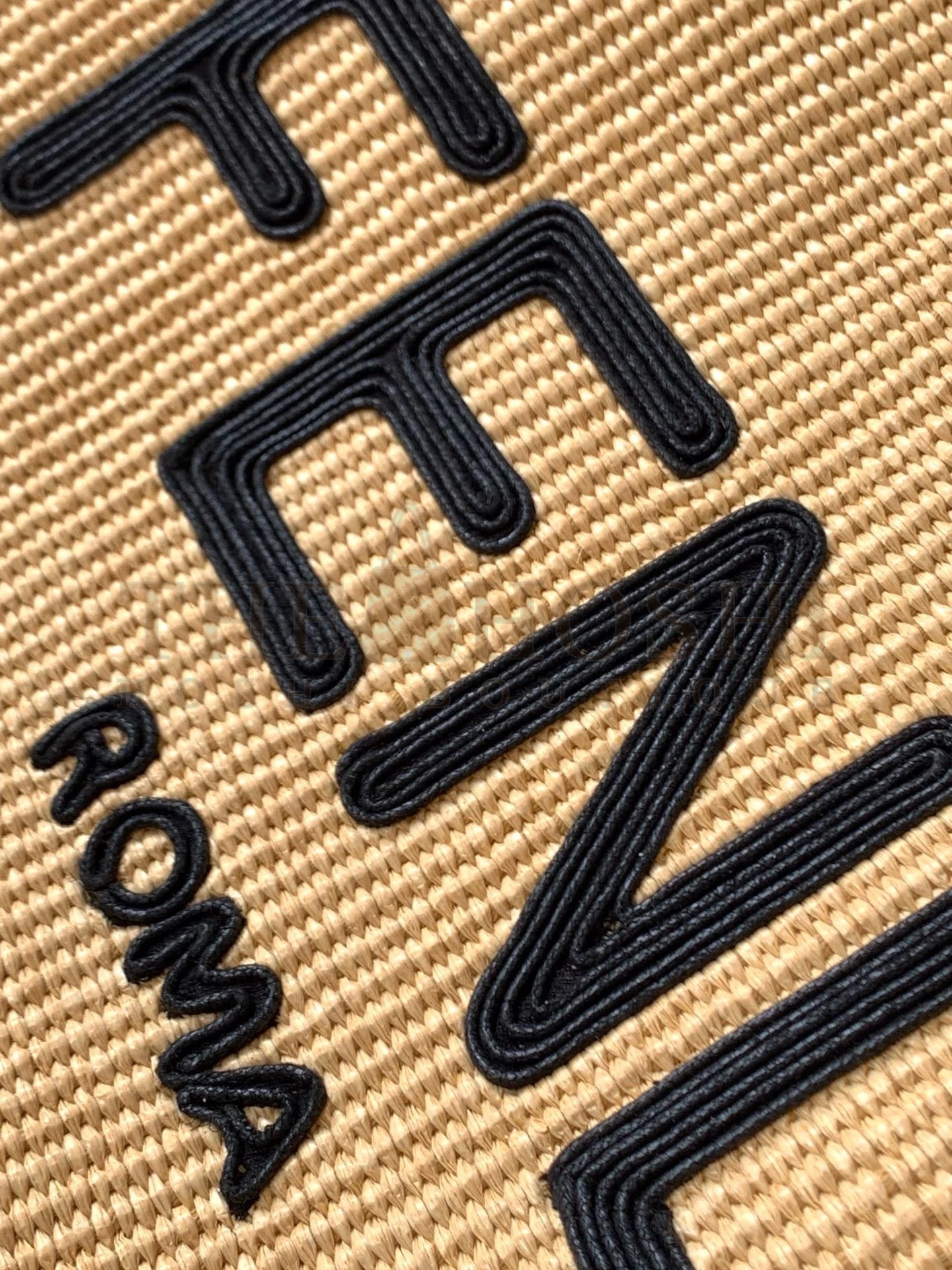 F**di Sunshine Medium Tote Bag in Black and Natural Straw Master Quality