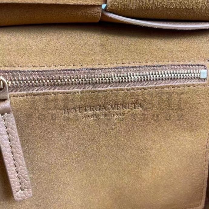 B0tt*ga Ven*ta Arco Mini Bag In Caramel Grained Leather Master Quality