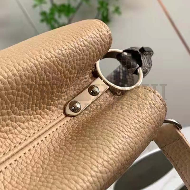L0vis Vvtt0n LV Women Capucines MM Handbag Grey Taurillon Cowhide Master Quality