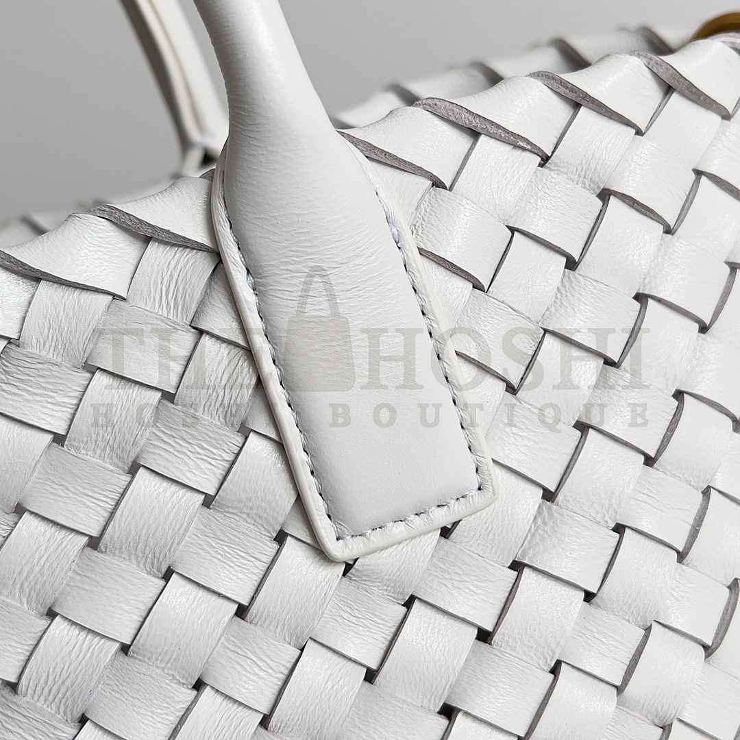 B0tt*ga Ven*ta Cabat Mini Bag In White Intrecciato Lambskin Master Quality