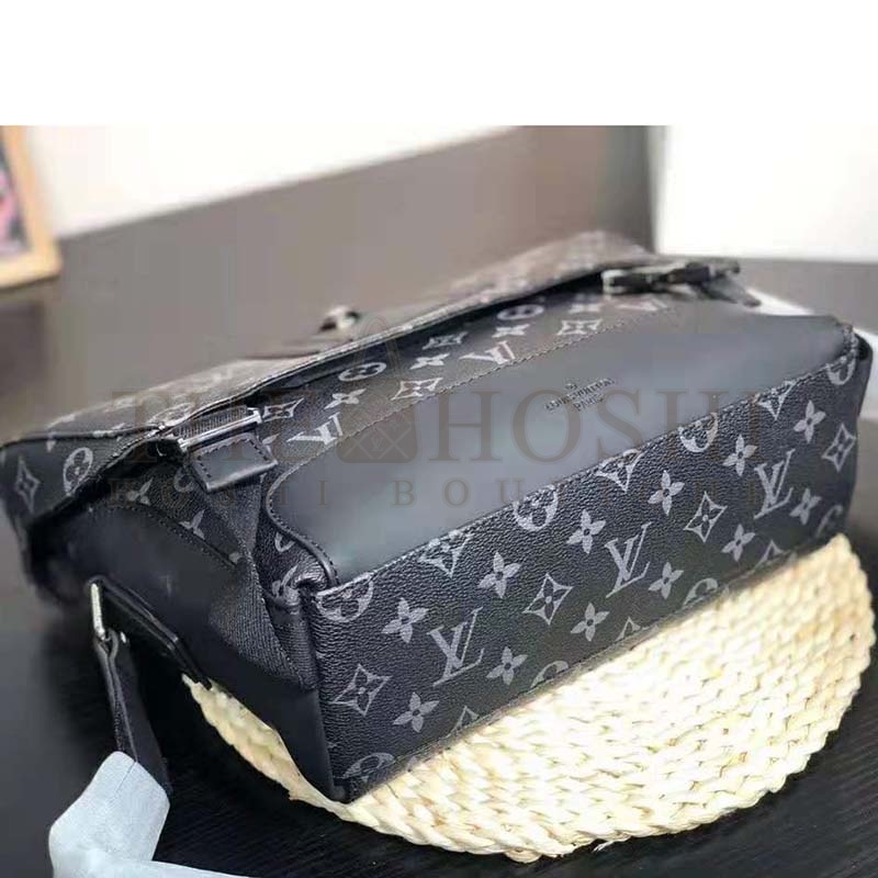 L0vis Vvtt0n LV Men Messenger PM Voyager in Monogram Eclipse Canvas-Grey Master Quality