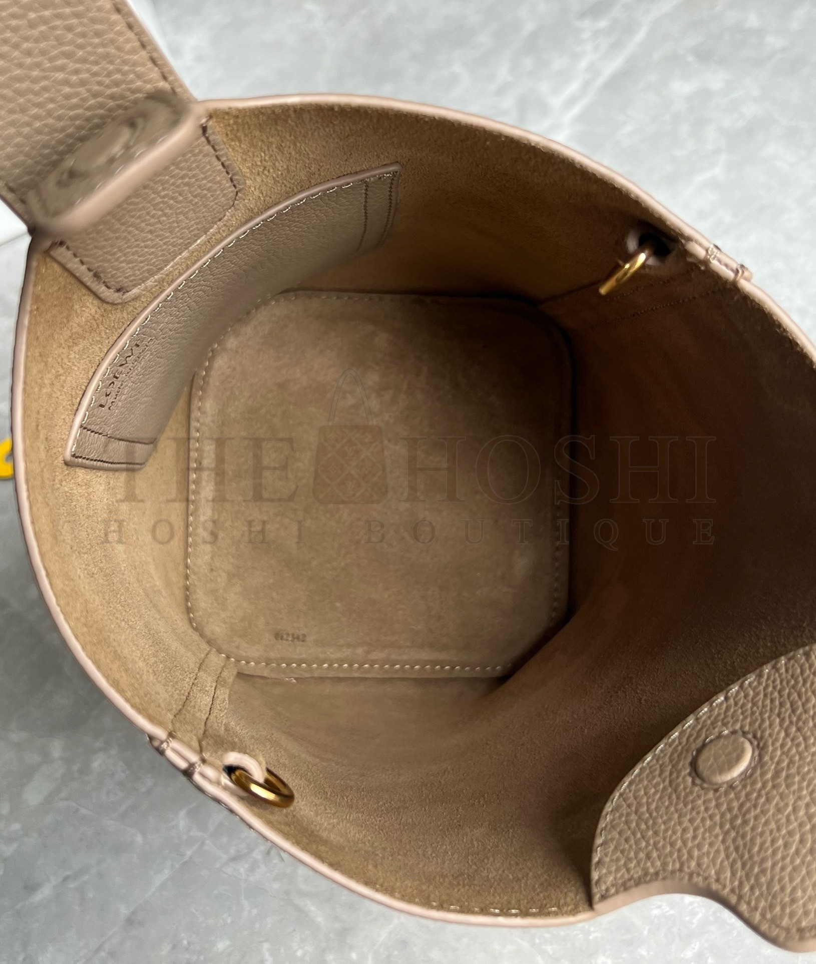 L0ew* Mini Pebble Bucket Bag in Sand Grained Leather Master Quality