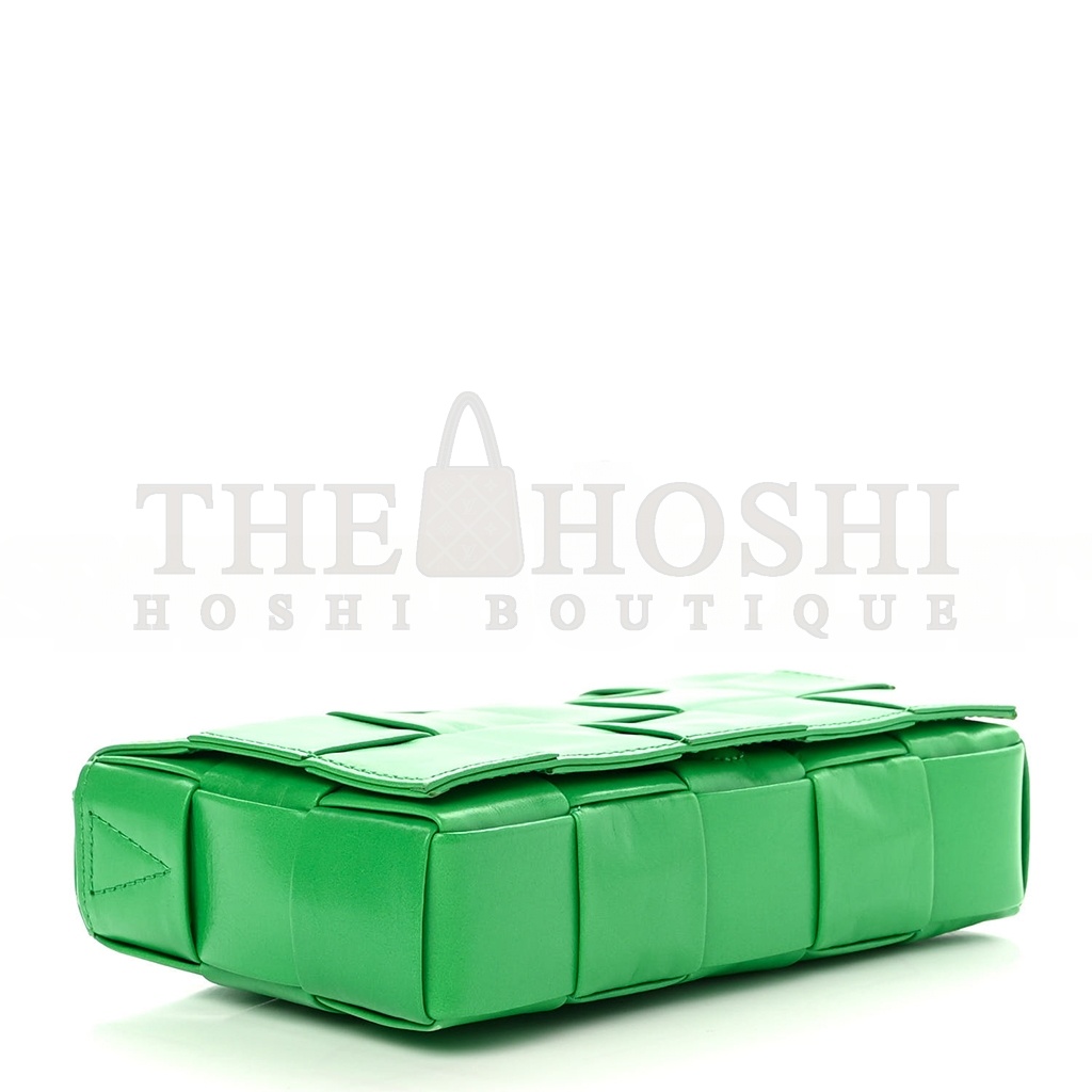 B0tt*ga Ven*ta PAPER CALFSKIN MAXI INTRECCIATO SMALL CASSETTE CROSSBODY BAG GRASS  (23*15*5.5cm) Master Quality