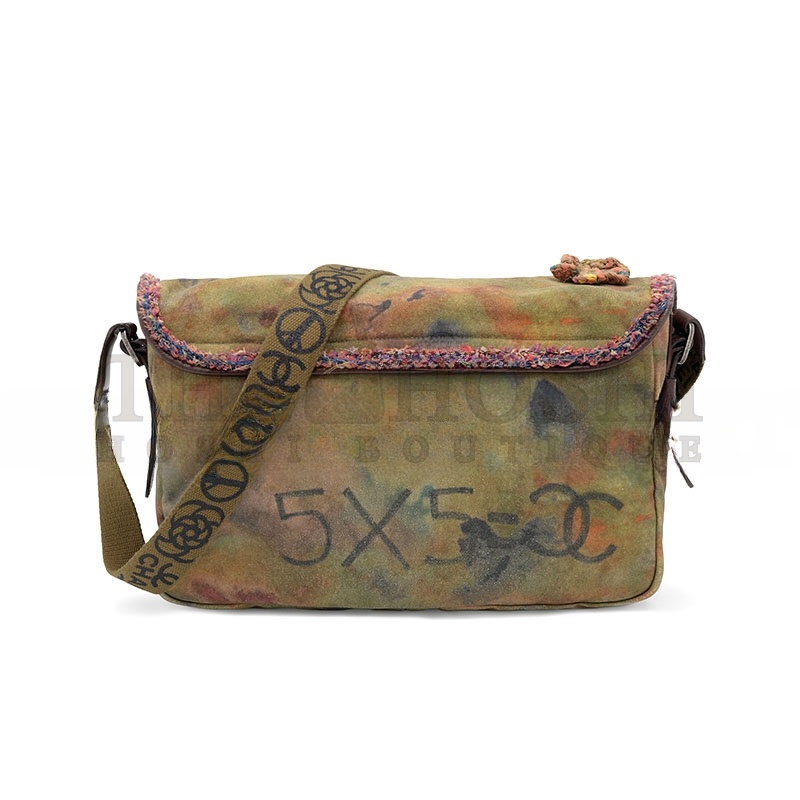 Ch**el GRAFFITI ON THE PAVEMENTS MESSENGER BAG 144205 (35*29*14cm) Master Quality