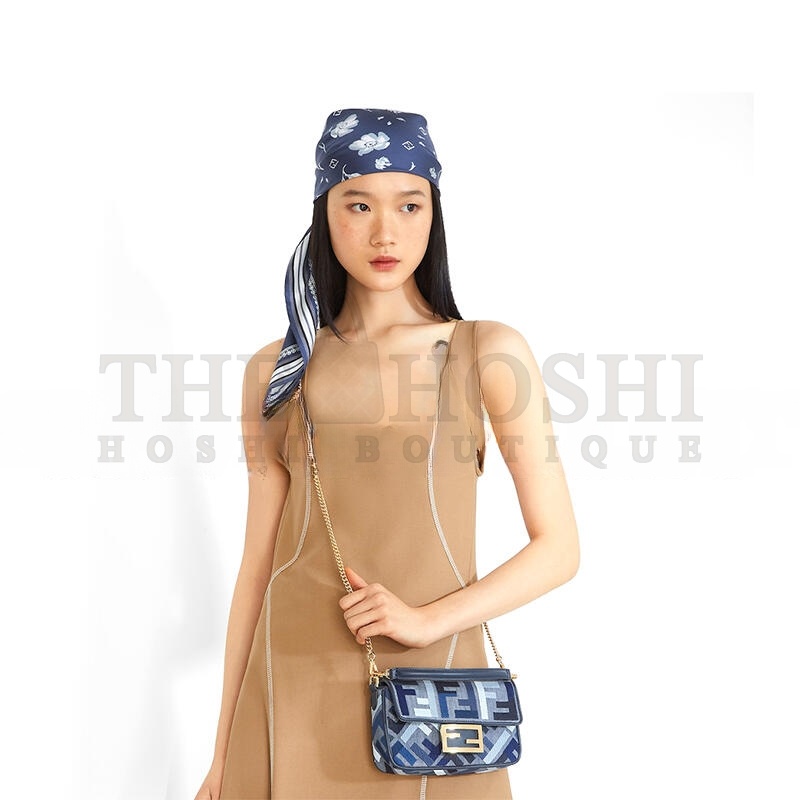 F**di BAGUETTE MINI BLUE CANVAS BAG WITH FF EMBROIDERY 8BS017AV11F1LAZ (19.5*11*5cm) Master Quality