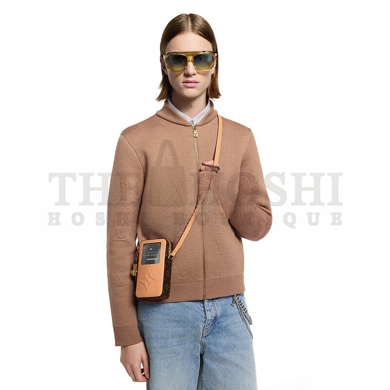 L0vis Vvtt0n MUSIC PLAYER WEARABLE WALLET M14063 (19*10*5cm) Master Quality