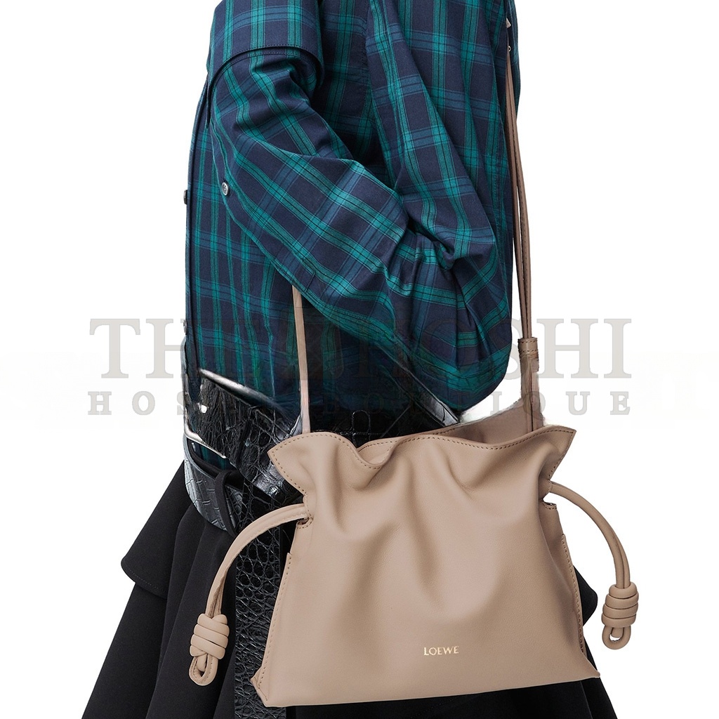 L0ew* MINI FLAMENCO CLUTCH IN NAPPA CALFSKIN 0011191020 (23.9*18*9cm) Master Quality